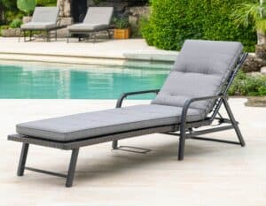 Mehr über den Artikel erfahren Multifunktionale Gartenliegen mit verstellbarem Rückenlehnen- und Fußteil für die Terrasse